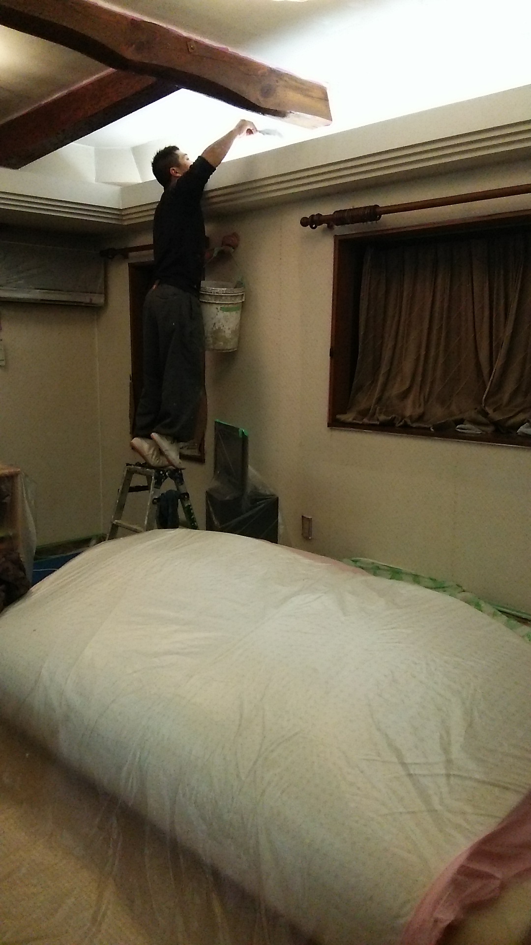 川崎市にある寝室の壁を珪藻土に塗り替えました：施工前